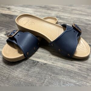 Crocs Sarah sandal. Women’s size 10